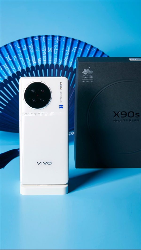 “天阶云窗”设计，vivo X90s彰显颜值与实力！