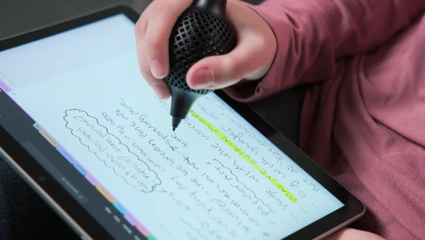 微软发布Surface Pen 3D打印笔握，助力残障人士参与办公